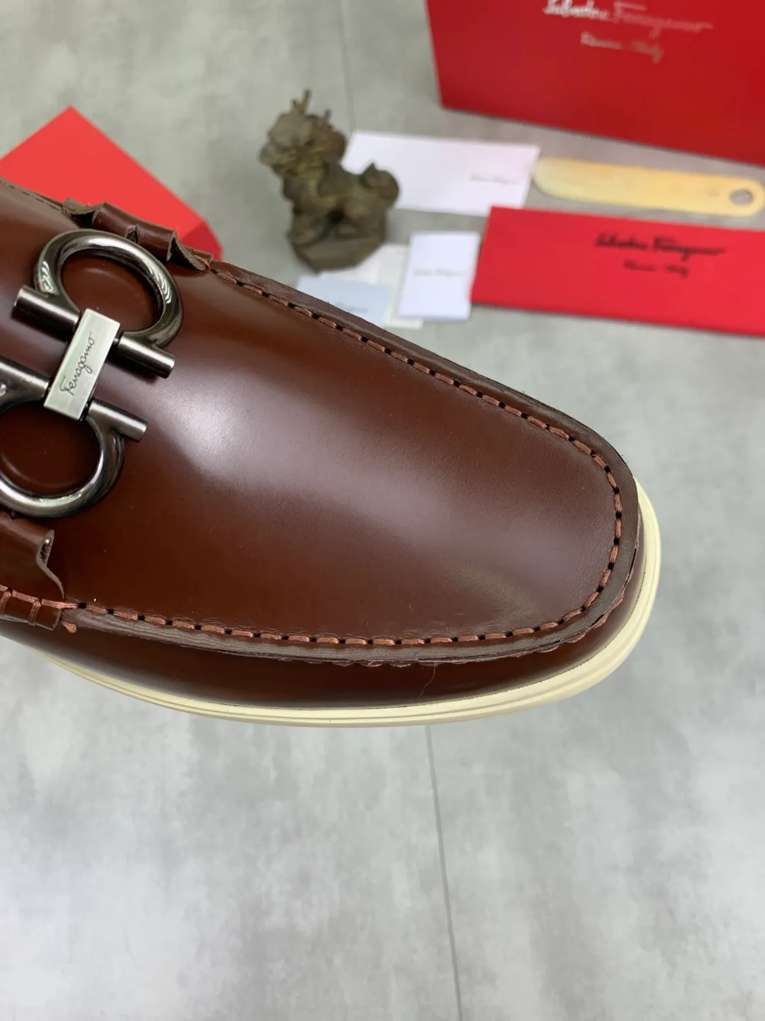 Men's Men's Shoes 💰P580💰[New Style] Water-dyed Niuli 🆘[Salvatore Ferragamo] Ferragamo's latest casual business leather shoes for men! Listed simultaneously! The fabric is made of specially imported original open-edge beaded calfskin, and the interior is made of imported water-dyed cowhide. It is absolutely luxurious and leads the fashion trend. Matching code: 38-44 (45 and 46 can be customized) Black, brown and burgundy colors available